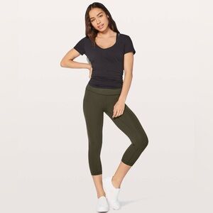 EUC Lululemon Wunder Under Crop (Hi-Rise) *Full-On Luxtreme 21" size 8 Green